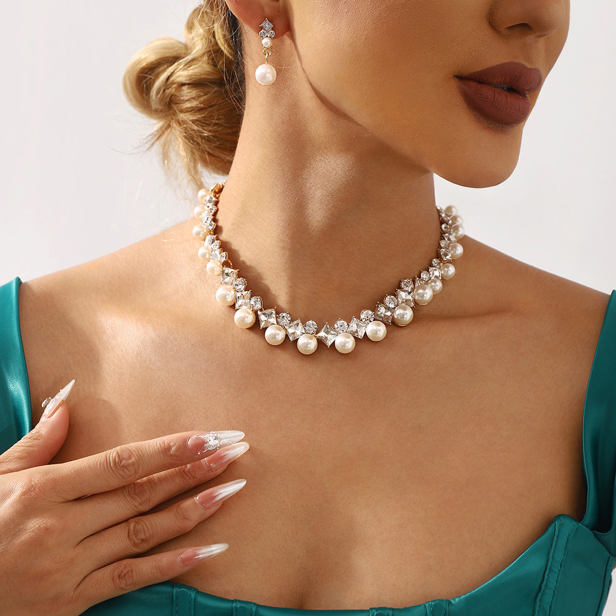 Elegante Conjunto de Collar y Pendientes Barrocos de Aleación con Perlas Simuladas y Detalles de Cristal para Mujer