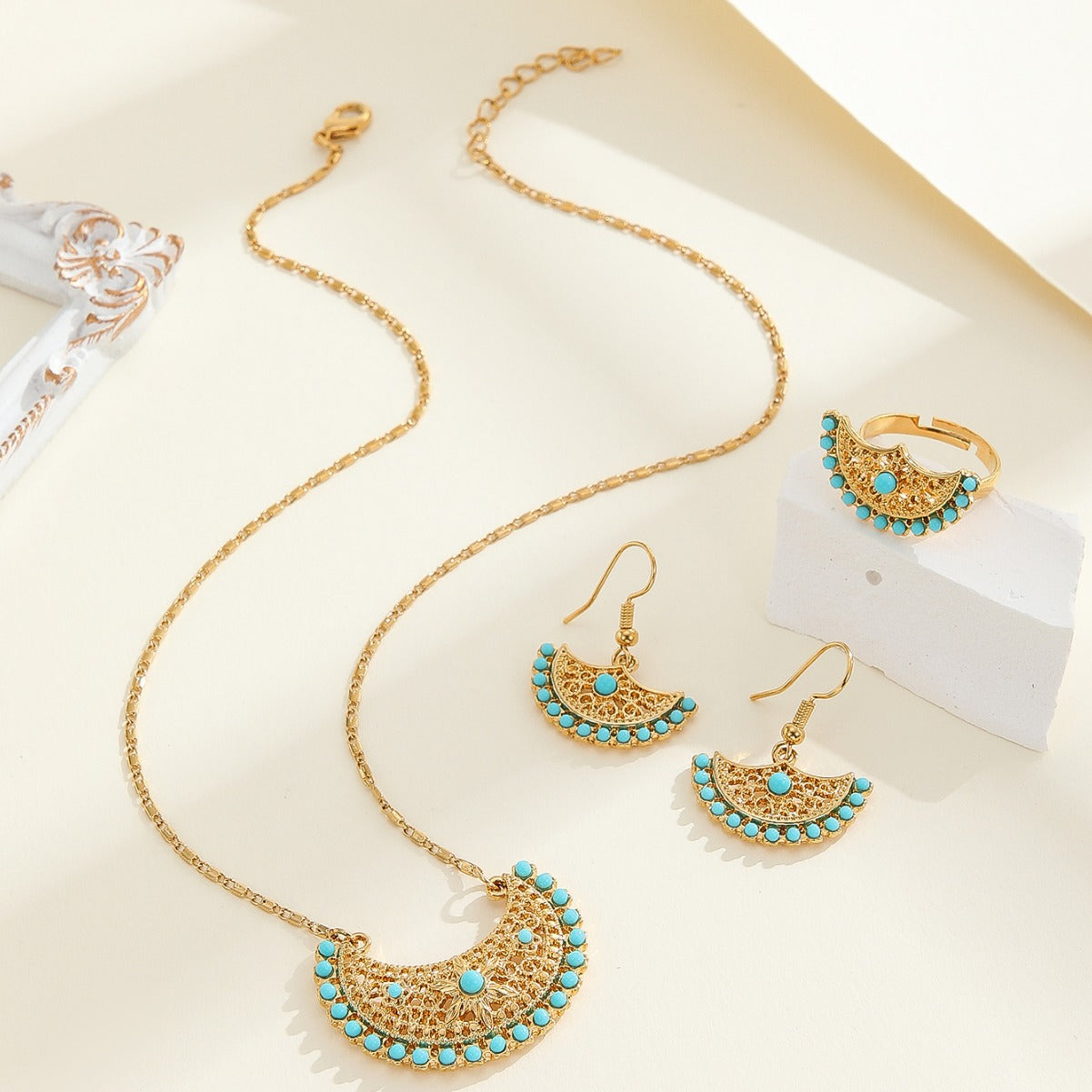 Conjunto minimalista de collar y pendientes de aleación con forma de abanico y acabado chapado, estilo retro americano, para mujer