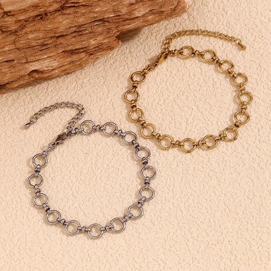 Cavigliera Minimalista Geometrica in Acciaio Inossidabile con Catena Rotonda Placcata Oro 14K e Chiusura a Croce da Donna