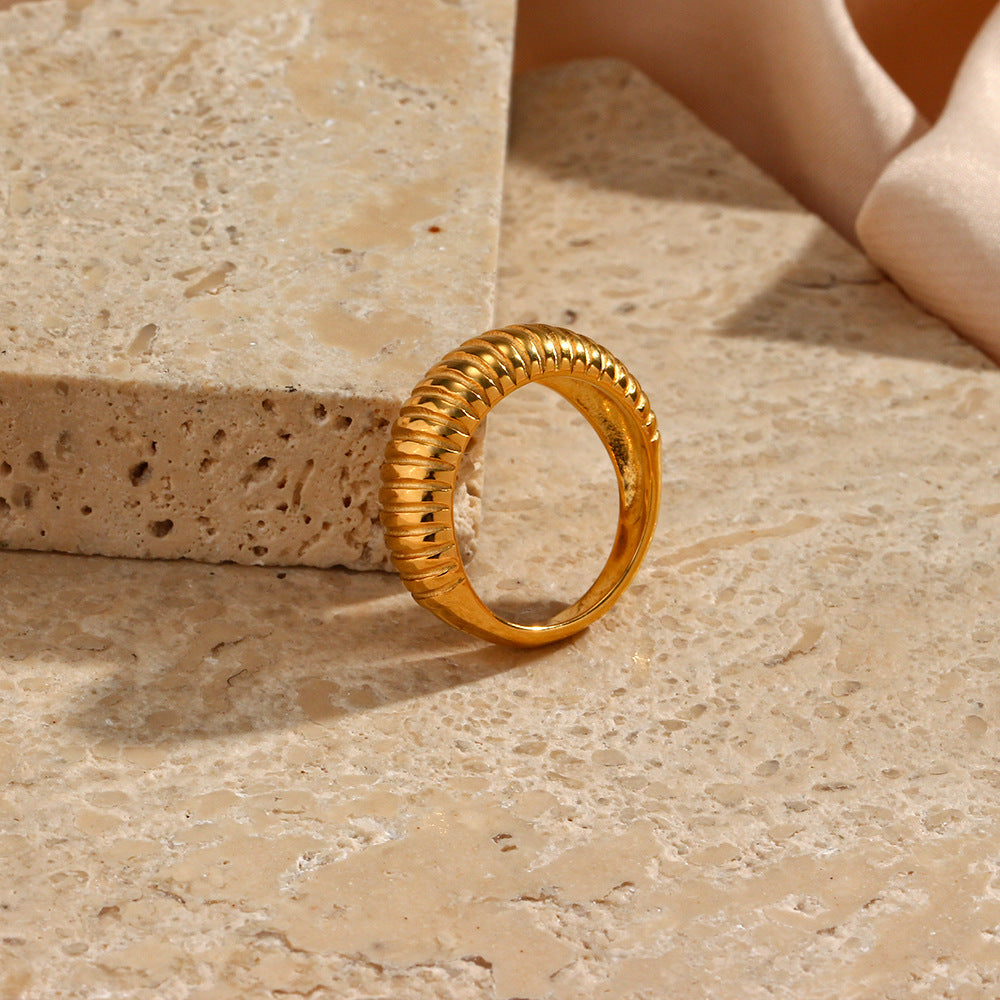 Anillo de acero inoxidable geométrico minimalista de moda con chapado en oro de 18 quilates para mujer