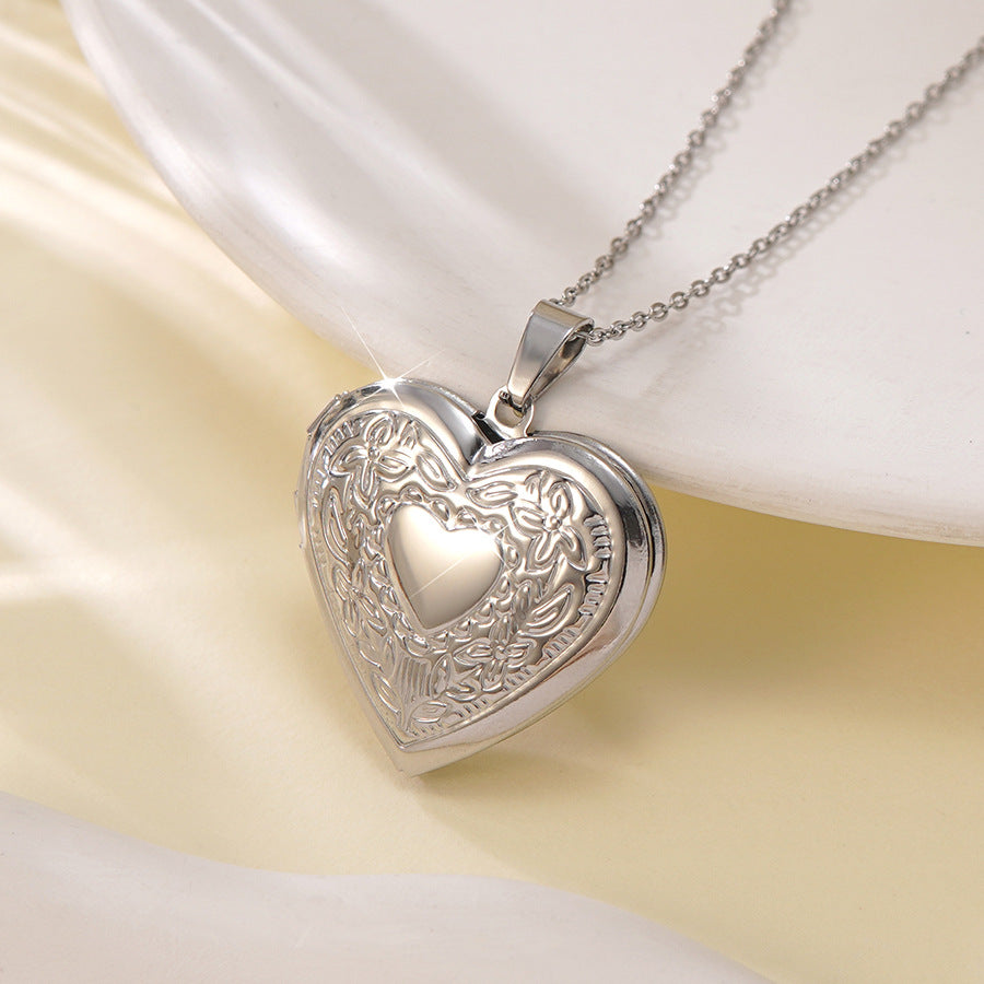 Elegante collana a medaglione a cuore placcata in acciaio inossidabile per donna
