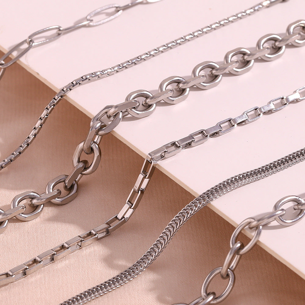 Bracciale a S da donna in acciaio al titanio, geometrico e minimalista, con finitura placcata e design a catena a scatola