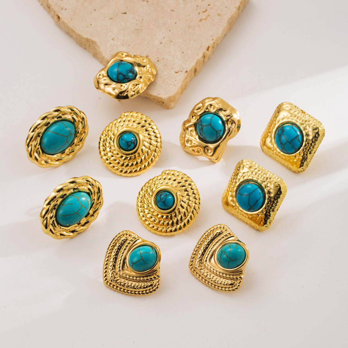 Pendientes de tuerca geométricos minimalistas vintage de acero de titanio con incrustaciones de turquesa y acabado chapado