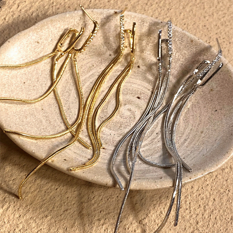 Aretes de borla de doble capa con diseño geométrico minimalista en cobre con incrustaciones de circonita para mujer