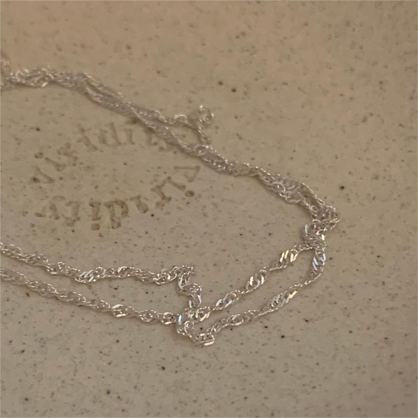 Collana in argento sterling 925 a forma di cuore minimalista con estetica intrecciata e delicata tonalità fredda