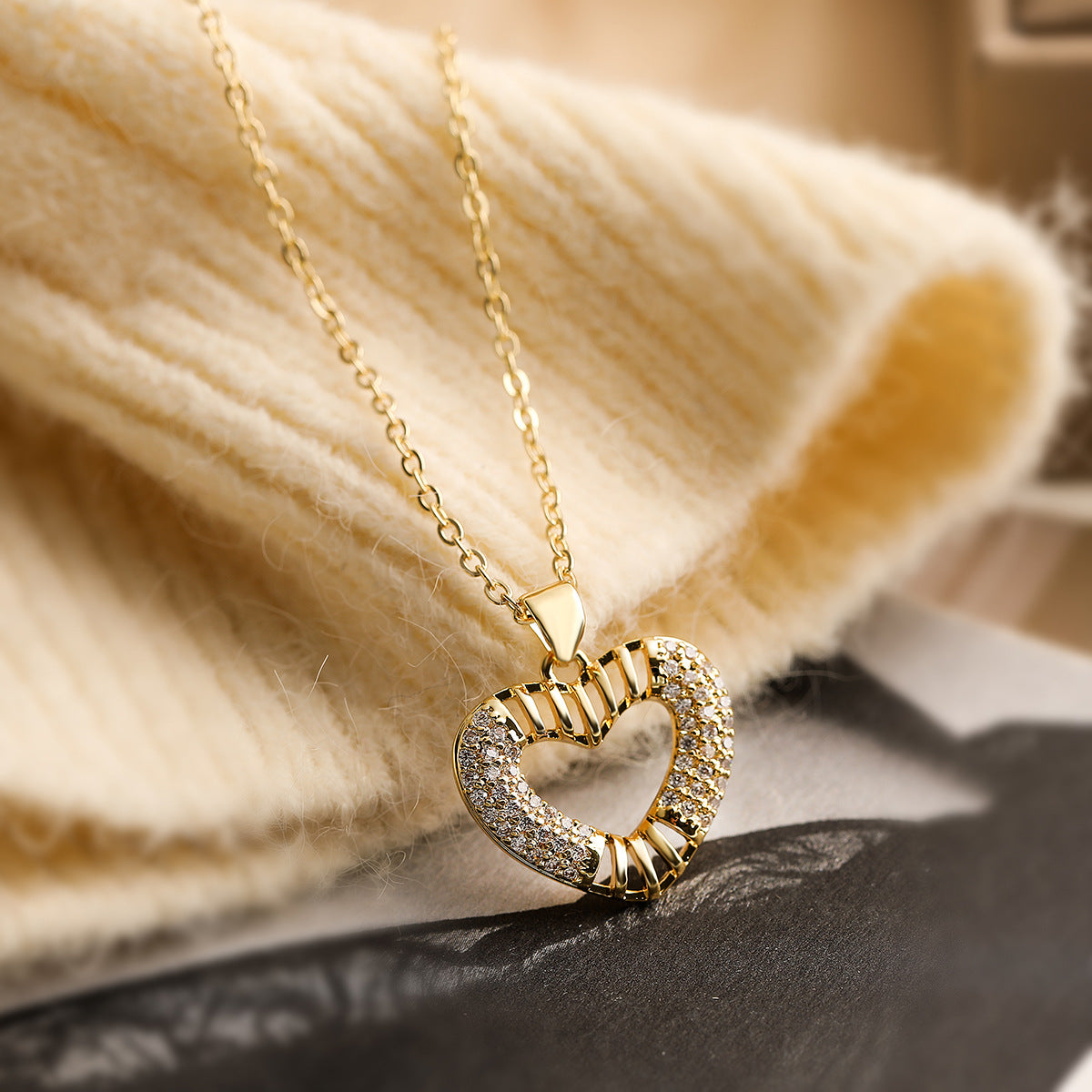 Minimalist Heart-Shaped Copper Pendant Necklace with Gold Plating and Zirconia for Women