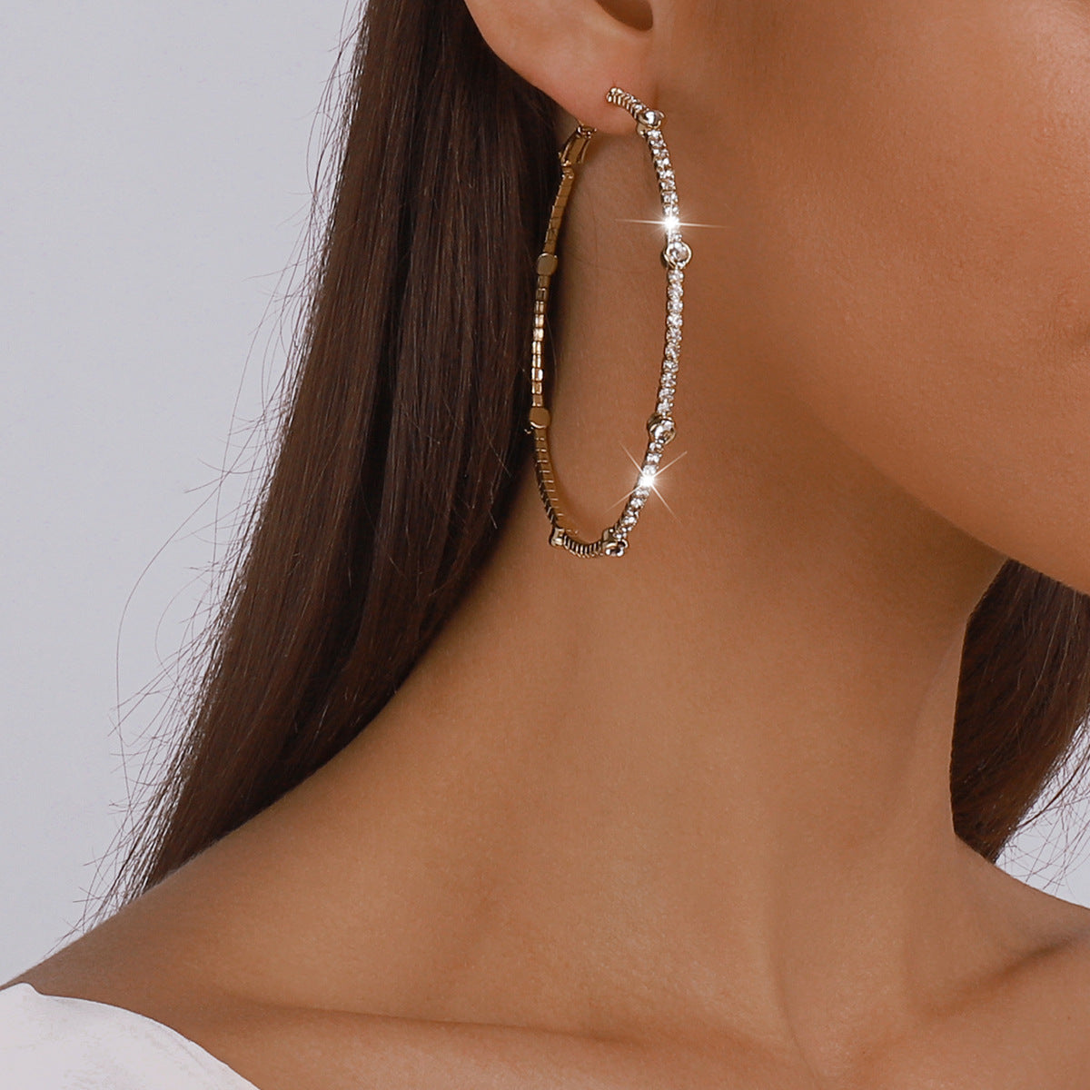 Pendientes de Aro Edgy Geométricos Circulares de Aleación con Incrustaciones de Pedrería y Baño de Oro para Mujer