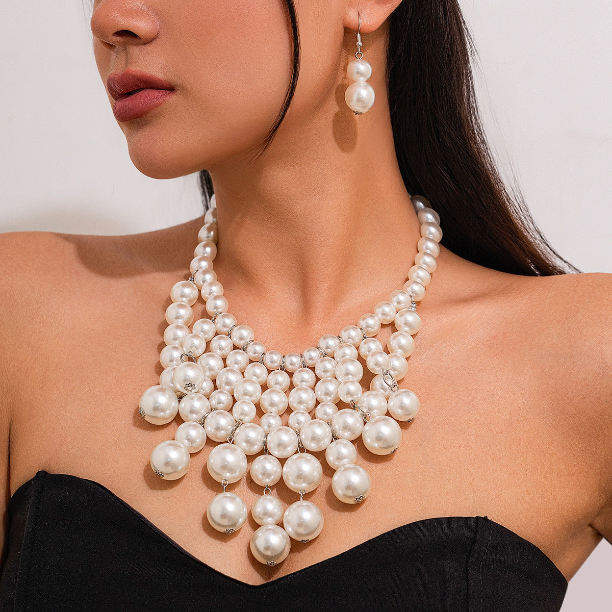 Collana girocollo multistrato da donna stile perla geometrica vintage con ciondolo a nappa e finitura placcata