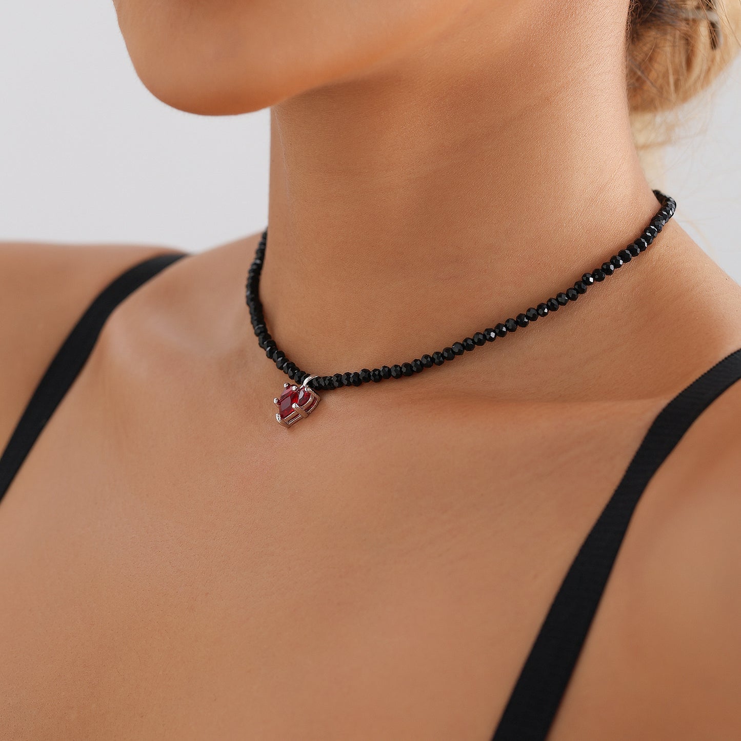 Fashionable Red Heart Zircon Pendant Necklace for Women with Electroplated Alloy and Black Crystal Beads on Clavicle Chain