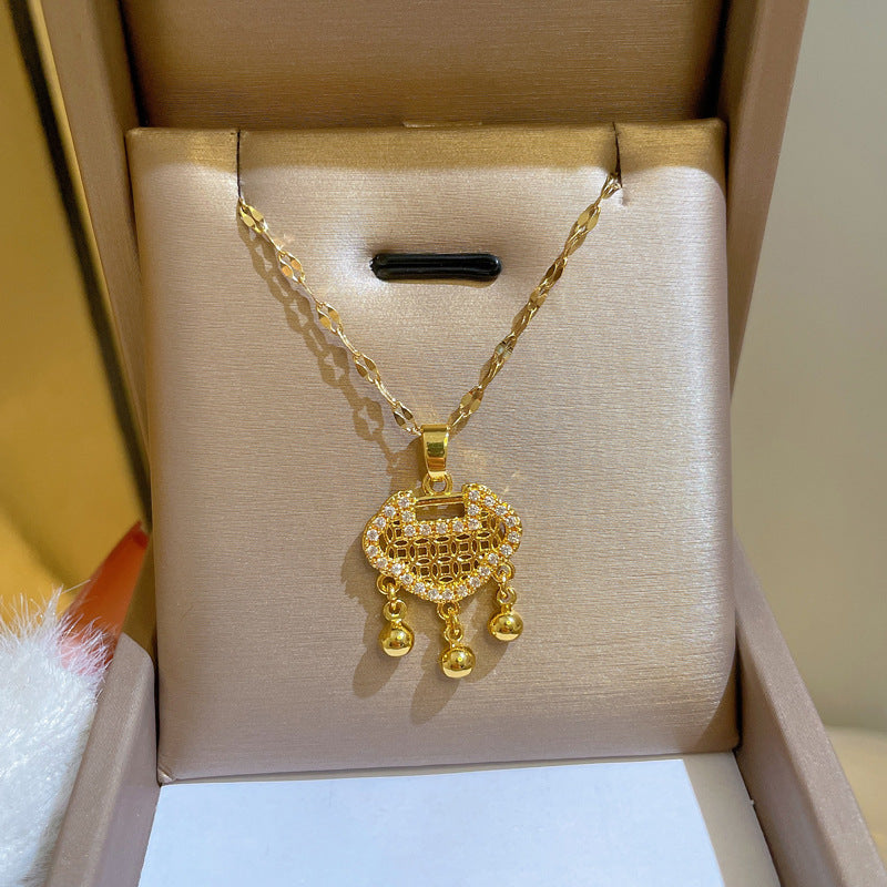 Collana Minimalista con Catena a Labbra in Acciaio al Titanio con Pendente in Rame e Intarsio di Strass