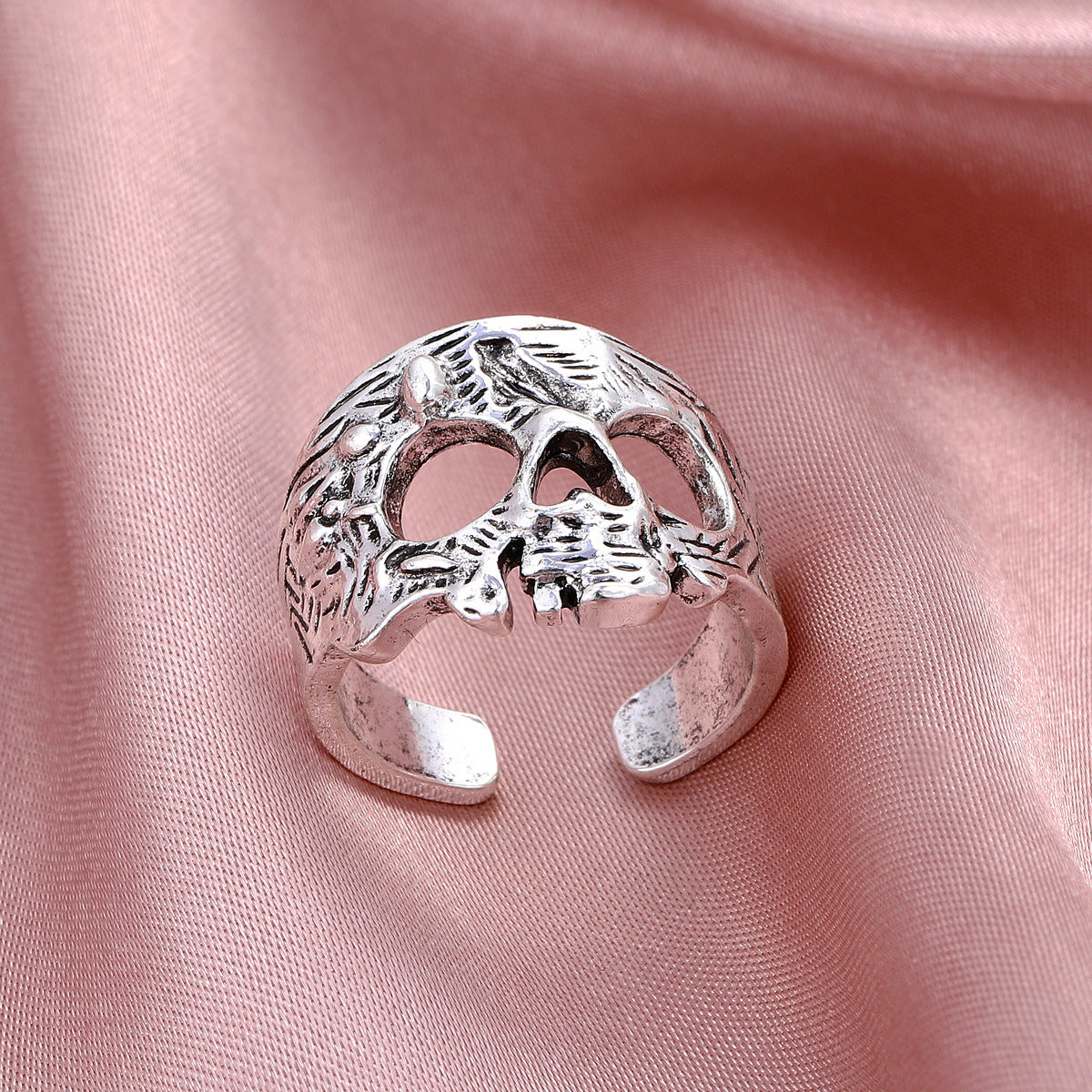 Gothic Punk Skull-Shaped Alloy Ring with Electroplated Finish for Unisex Streetwear Fashion