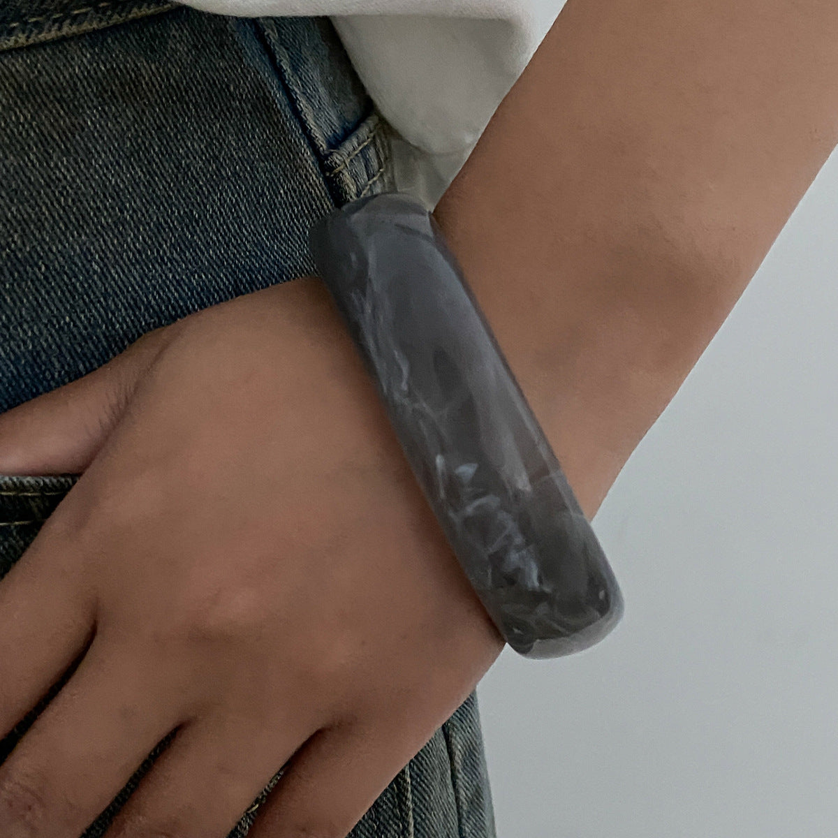 Elegant Gradient Round Geometric Resin Bangle Bracelet