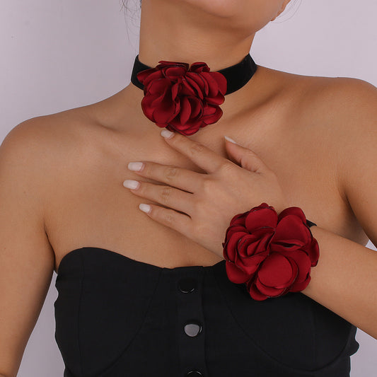 Sweet and Edgy Geometric Velvet Fabric Necklace with Snake Chain for Women