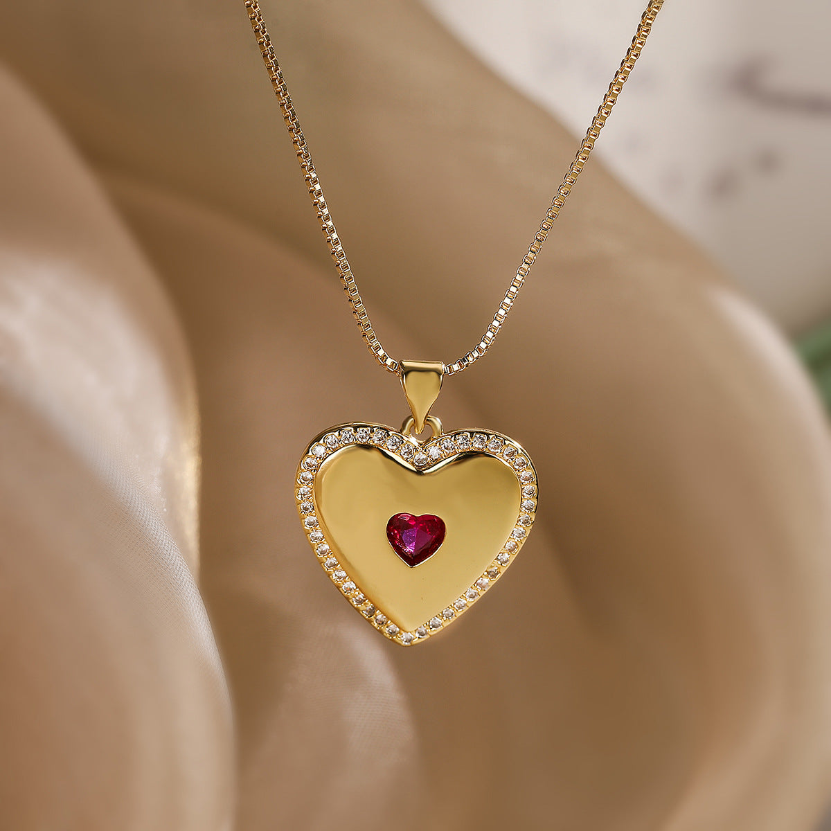 Minimalist Heart-Shaped Copper Pendant Necklace with 18K Gold Plating and Zircon Inlay for Women