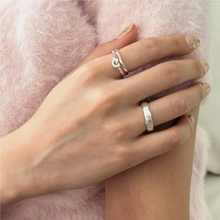 Precioso anillo de plata de ley 925 con baño mate geométrico floral para mujer