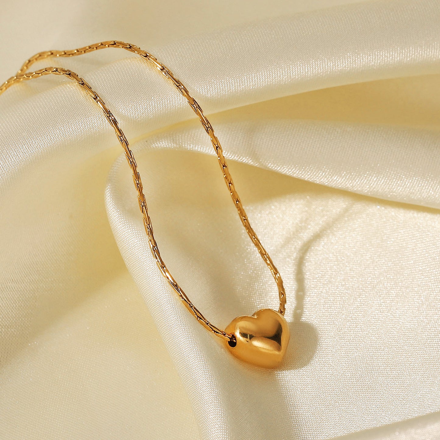 Minimalist Heart-Shaped Stainless Steel Necklace with 18K Vacuum Gold Plating for Women