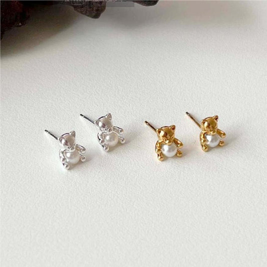 Pendientes de botón minimalistas con forma de oso de plata de ley 925 con acento de perla, acabado galvanizado, estilo fresco y dulce