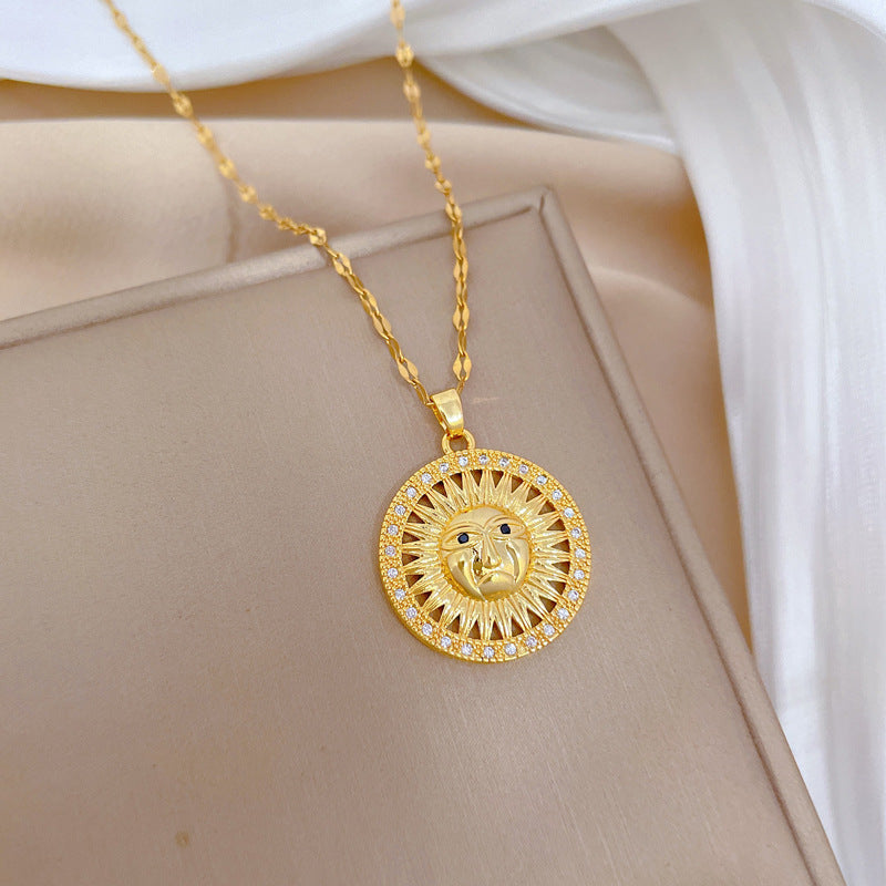 Collana pendente a girasole geometrico minimalista in acciaio al titanio con accenti di strass per uomo e donna