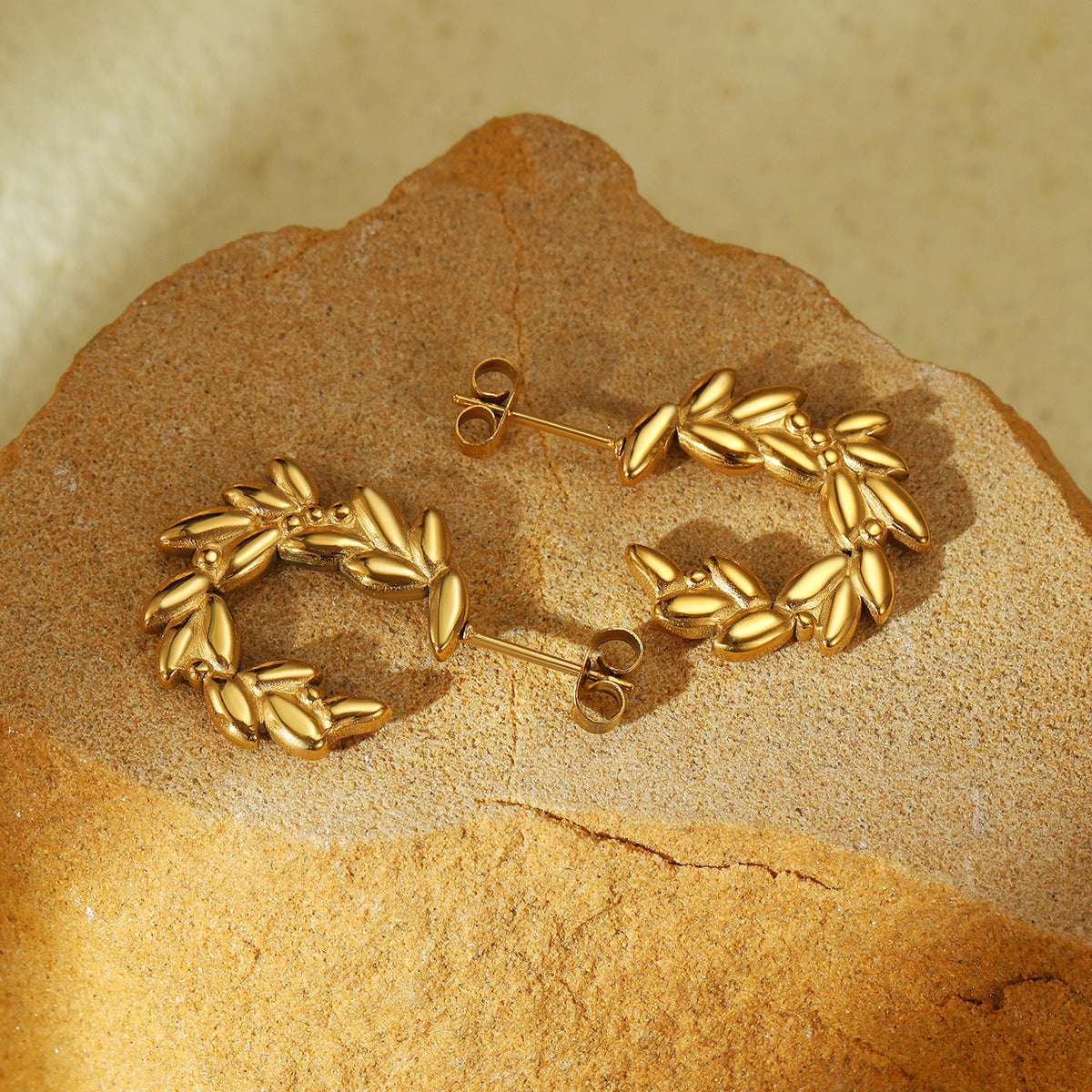 Pendientes Minimalistas de Acero Inoxidable con Forma de Espiga de Trigo Bañados en Oro para Mujer