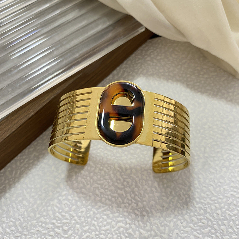 Sweet Gold Plated Stainless Steel Heart Geometric Necklace for Unisex