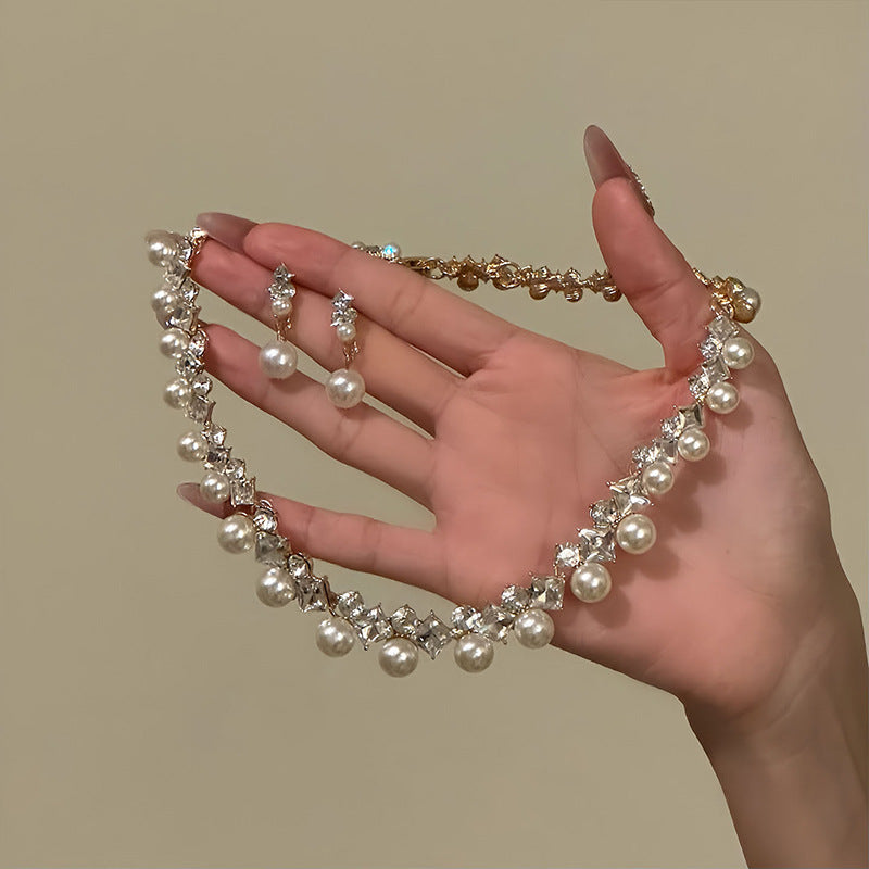 Parure di collana e orecchini da donna con perle a forma di diamante e strass intarsiati, in stile elegante francese, con finitura placcata