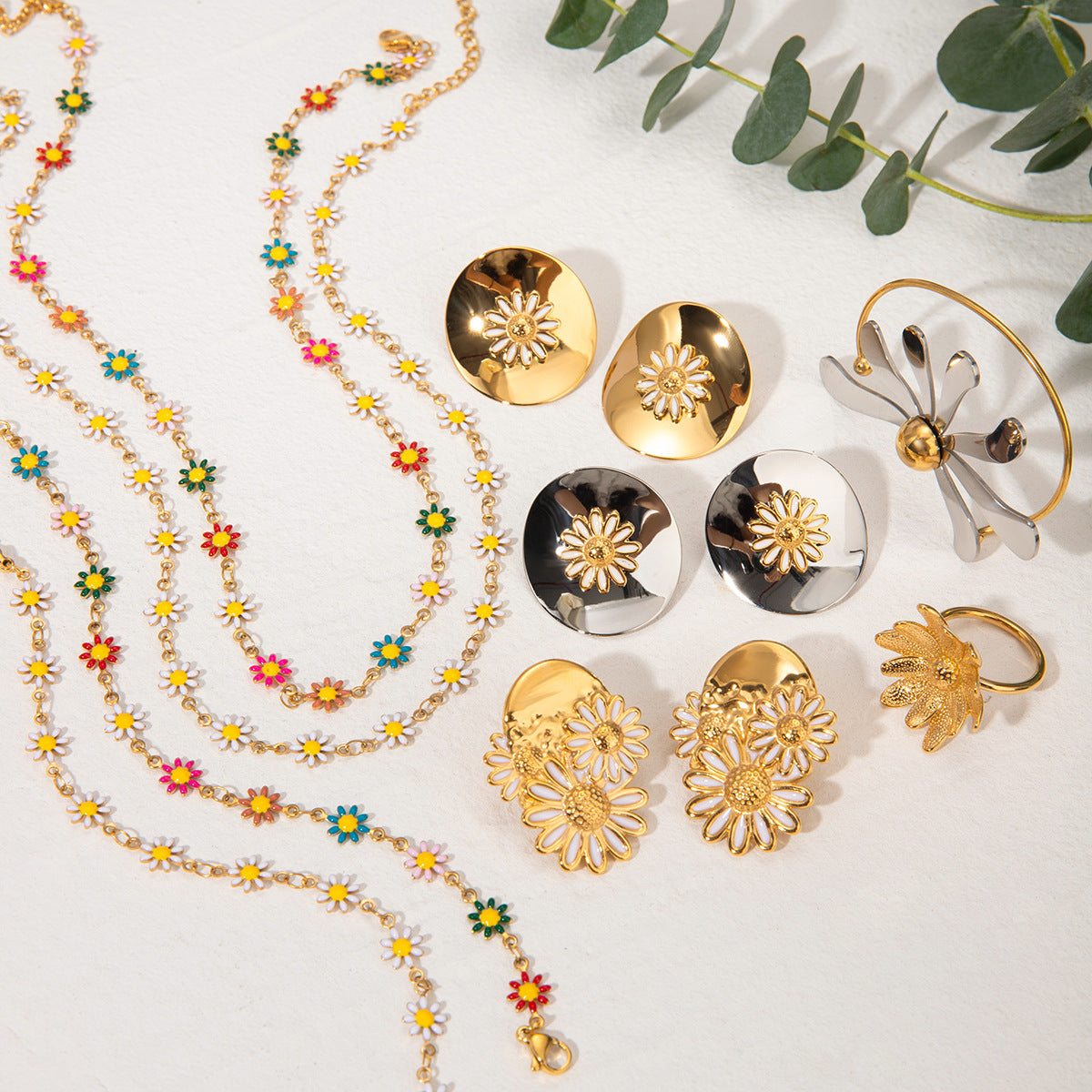 18K Gold Plated Stainless Steel Floral Daisy Necklace for Women