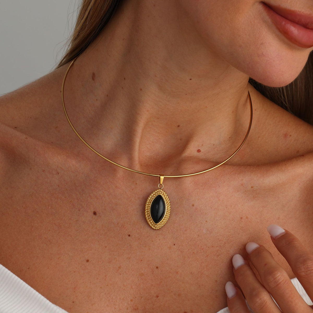 Minimalist Oval Geometric Resin Pendant Stainless Steel Plated Choker Necklace for Women