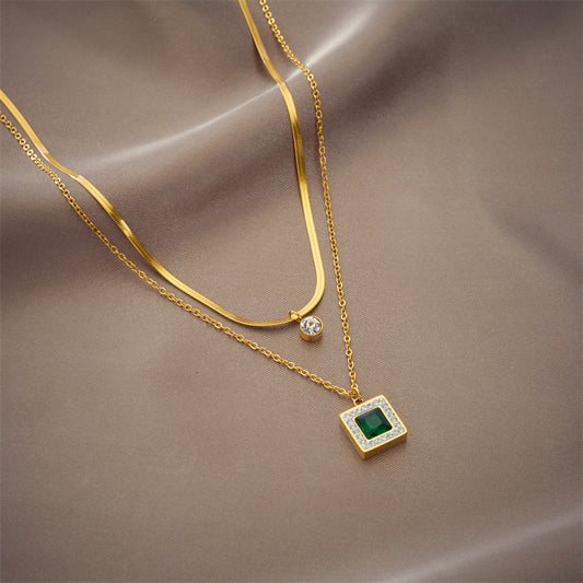 Collana con ciondolo a smeraldo geometrico quadrato vintage minimalista con catena a doppio strato in acciaio al titanio e intarsi in strass