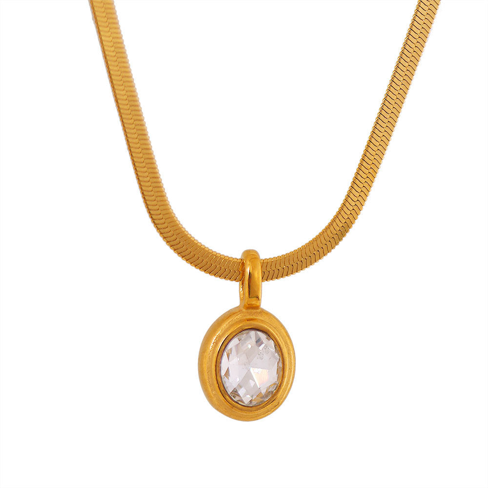 Collar minimalista con colgante ovalado de acero de titanio en cadena de serpiente plana con incrustaciones de diamantes de imitación y acabado chapado