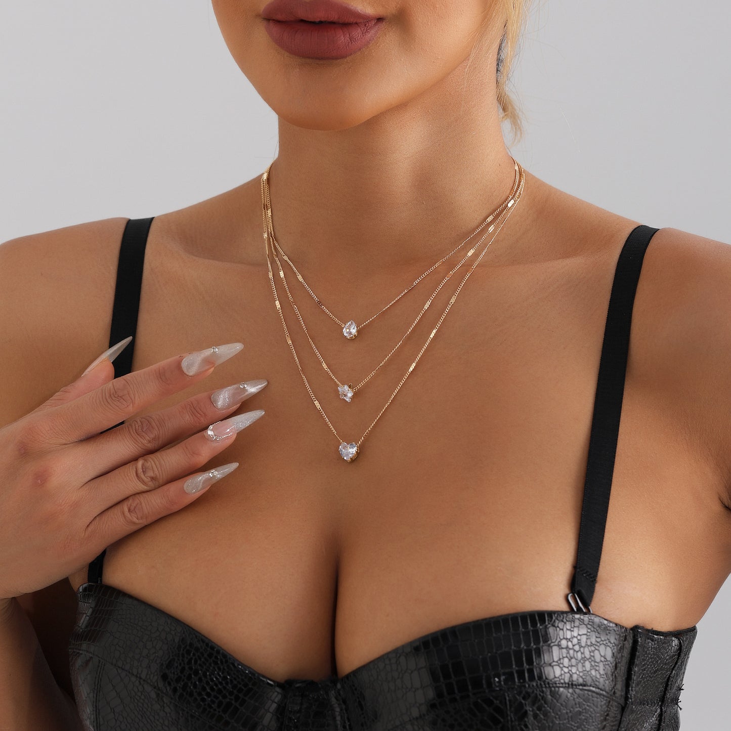 Collana Pendente Multistrato Minimalista Vintage con Stella, Cuore e Goccia per Donna in Lega Placcata e Catenina alla Clavicola