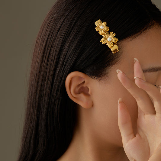 Fashionable Pearl-Embellished Stainless Steel Hair Clip with Petal Design for Women, Polished Finish, Minimalist Office Style