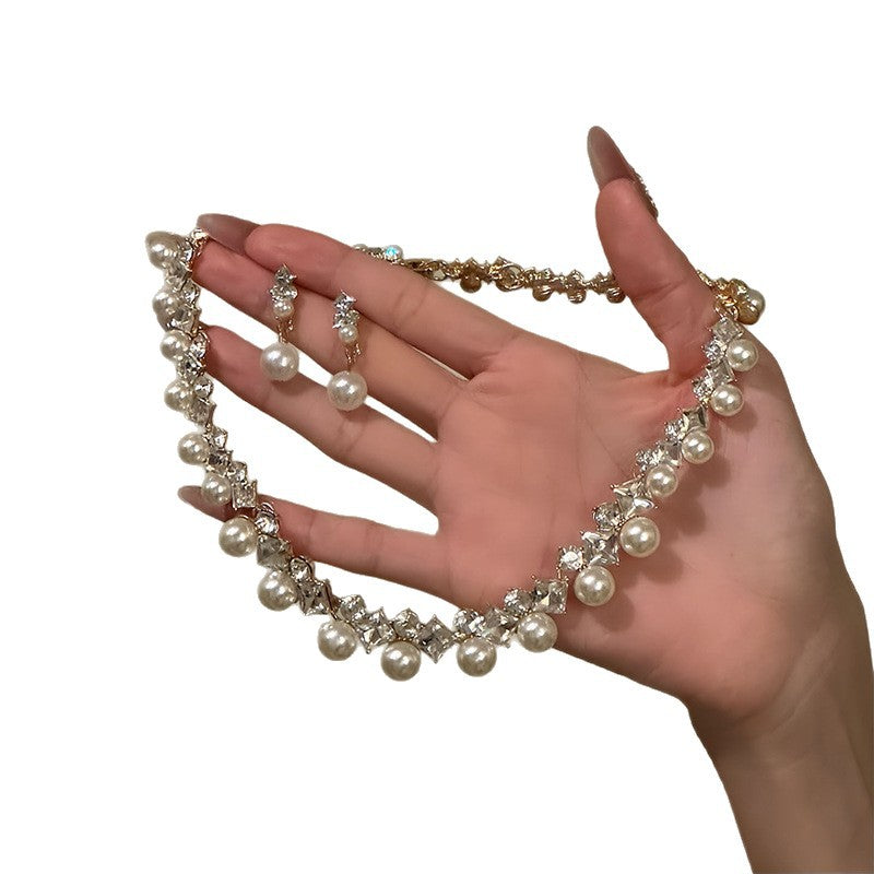 Parure di collana e orecchini da donna con perle a forma di diamante e strass intarsiati, in stile elegante francese, con finitura placcata