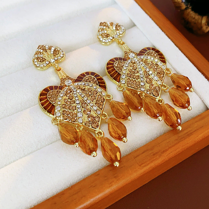 Vintage Heart-Shaped Floral Teardrop Hollow-Out Alloy Stud Earrings with Rhinestone Inlay for Women