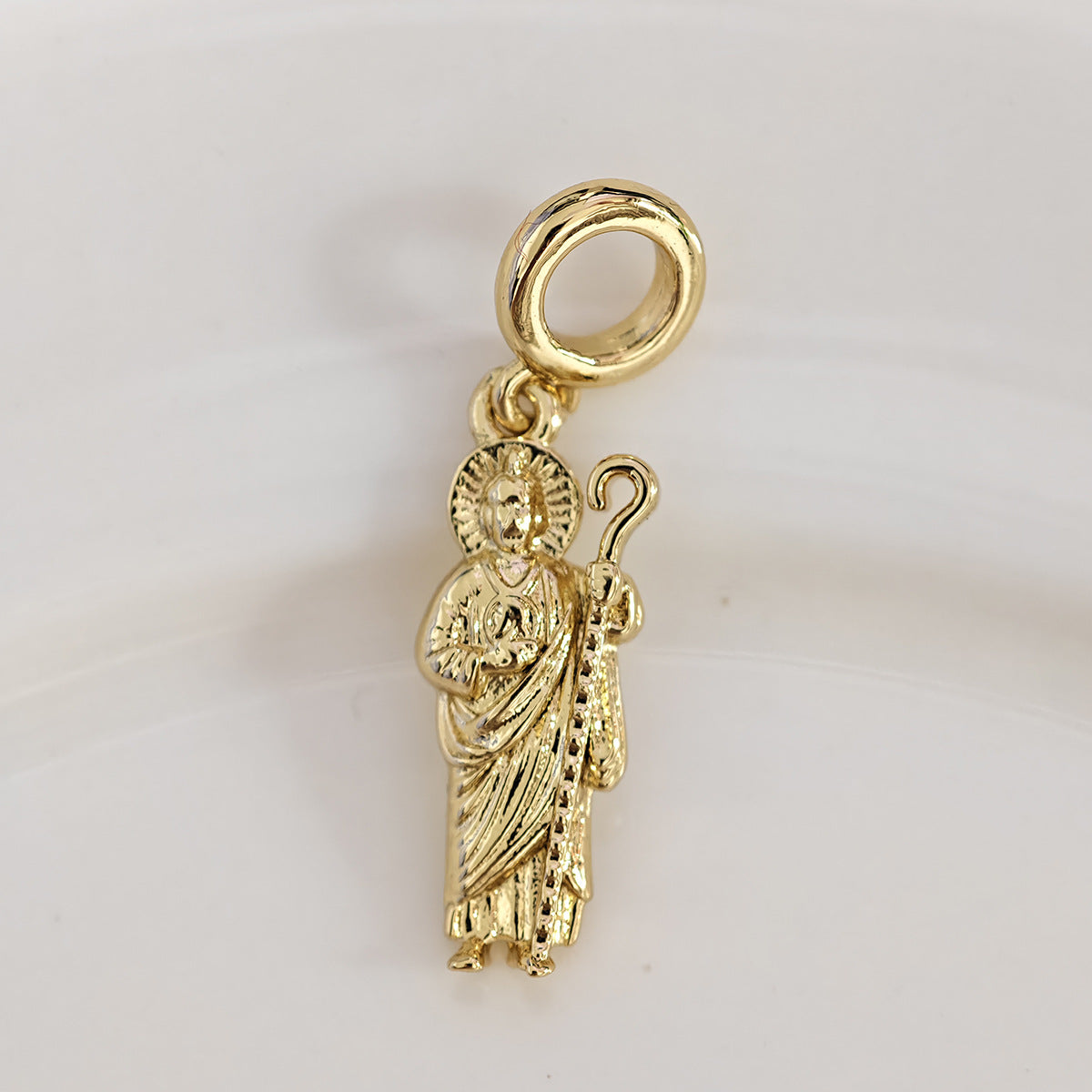 Ciondolo a Lettera Minimalista in Ottone Placcato Oro 18K con Barretta Charm con Zirconia Cubica Incastonata