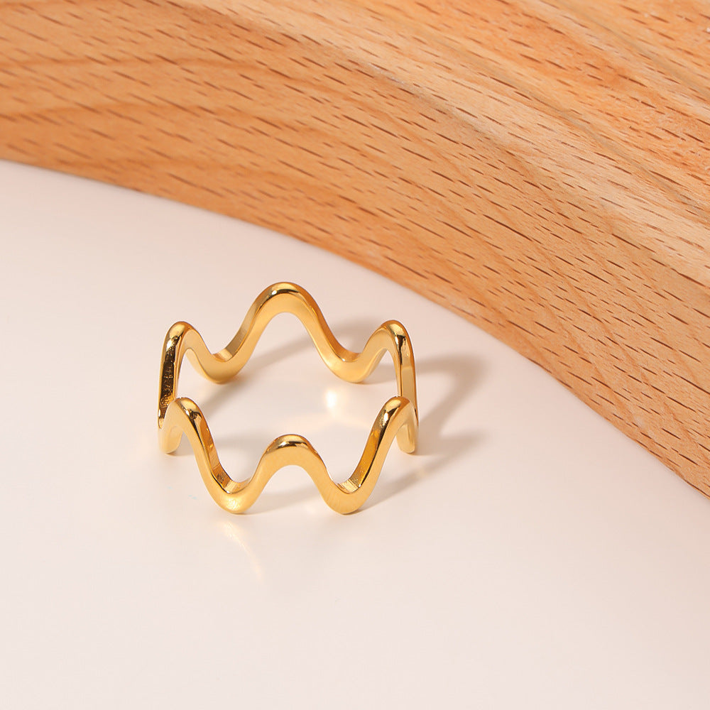 Anello in acciaio inossidabile a forma d'onda minimalista con placcatura in oro 18 carati da donna, gioielli di moda con design geometrico