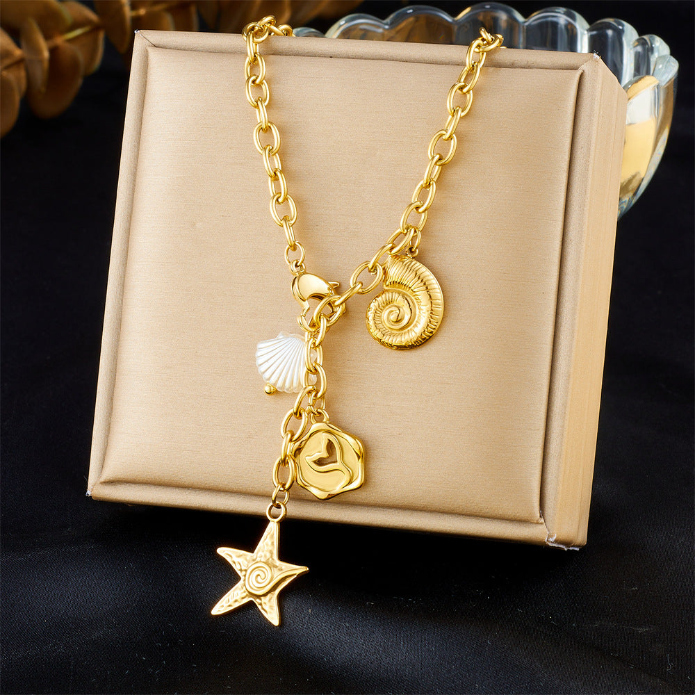 Collana con ciondolo a forma di coda di sirena con stelle marine e conchiglie stile Ins in acciaio inossidabile placcato oro con catena a maglie per donna