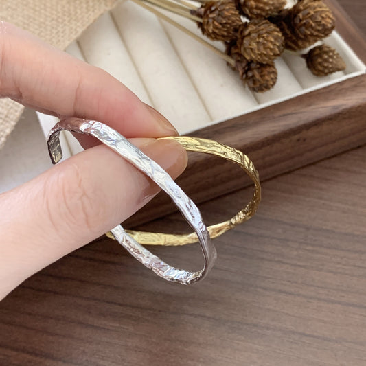 Pulsera Minimalista Texturizada de Plata de Ley (925) para Mujer con Acabado Pulido - Diseño Geométrico Único