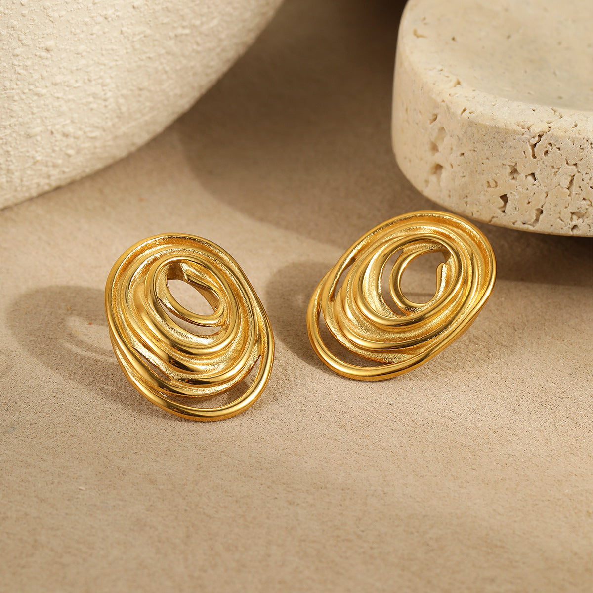 Orecchini da donna minimalisti in acciaio inossidabile con spirale geometrica e finitura placcata