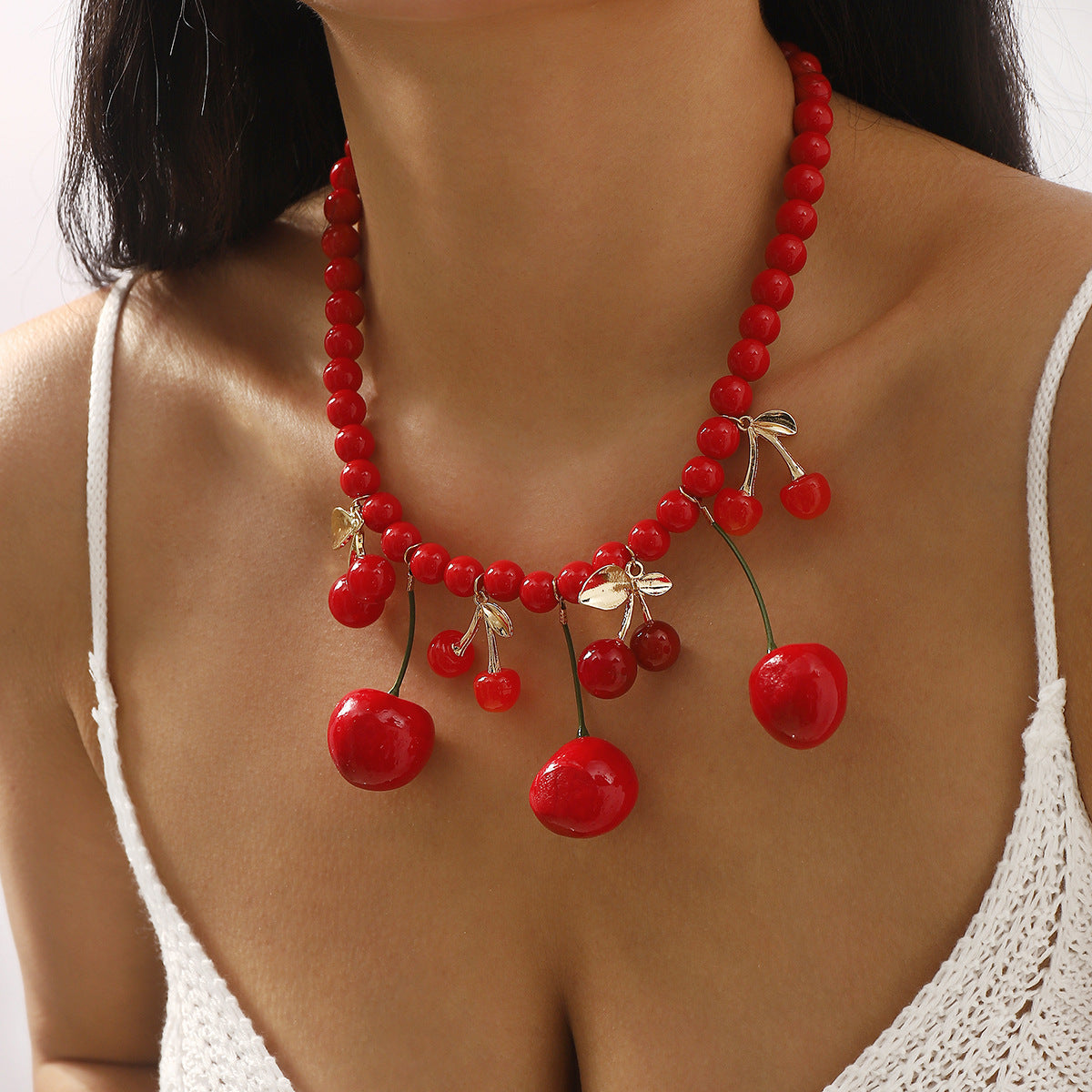 Dulce y fresco collar con colgante de cereza y cadena de cuentas para mujer