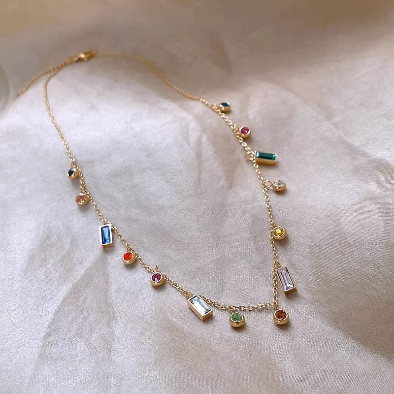 Collar de acero titanio con forma irregular de animal, diseño original, con circonitas de colores para mujeres y hombres