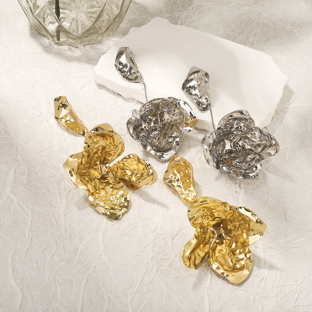 Pendientes colgantes de aleación con baño floral estilo "Sweet Cool"
