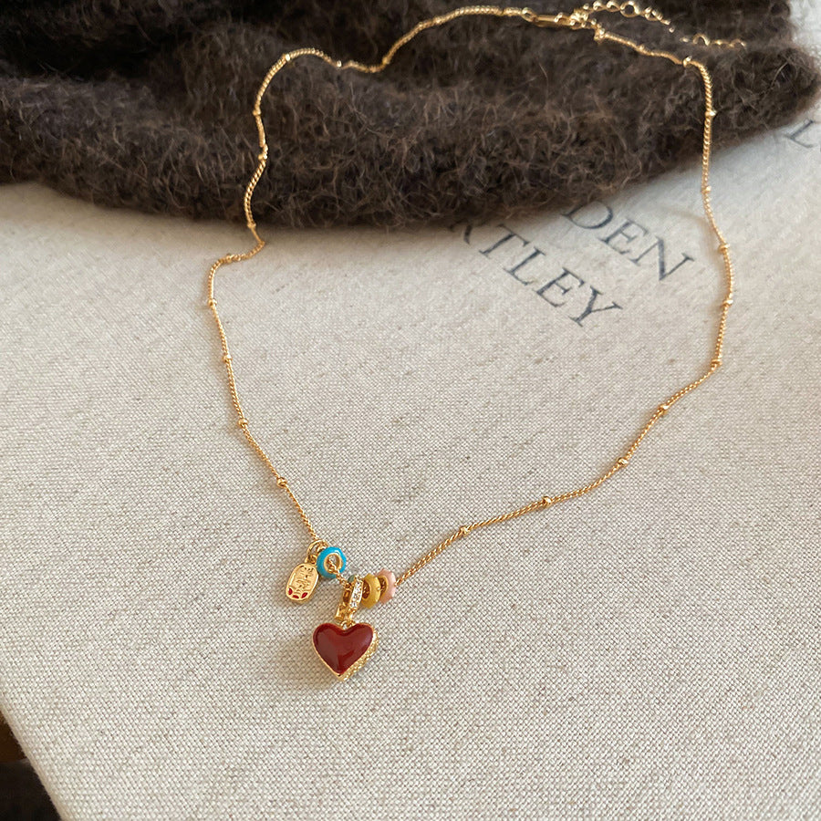 Collar para mujer de cobre chapado en oro de 18K con esmalte de corazón y nácar, estilo vintage