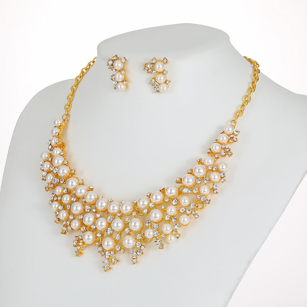 Vintage Artistic Pearl Necklace Set with Alloy Pendant and O-Chain for Women, Electroplated Floral Pattern Design