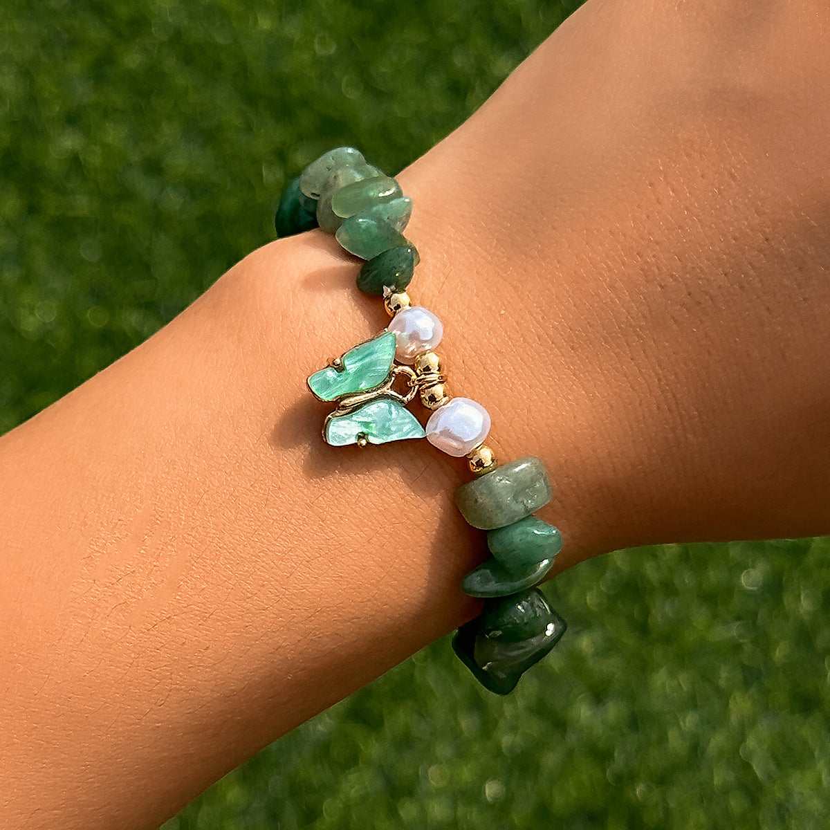 Gargantilla de cuentas con colgante de mariposa floral en aleación con acabado chapado para mujer, estilo vacaciones de verano