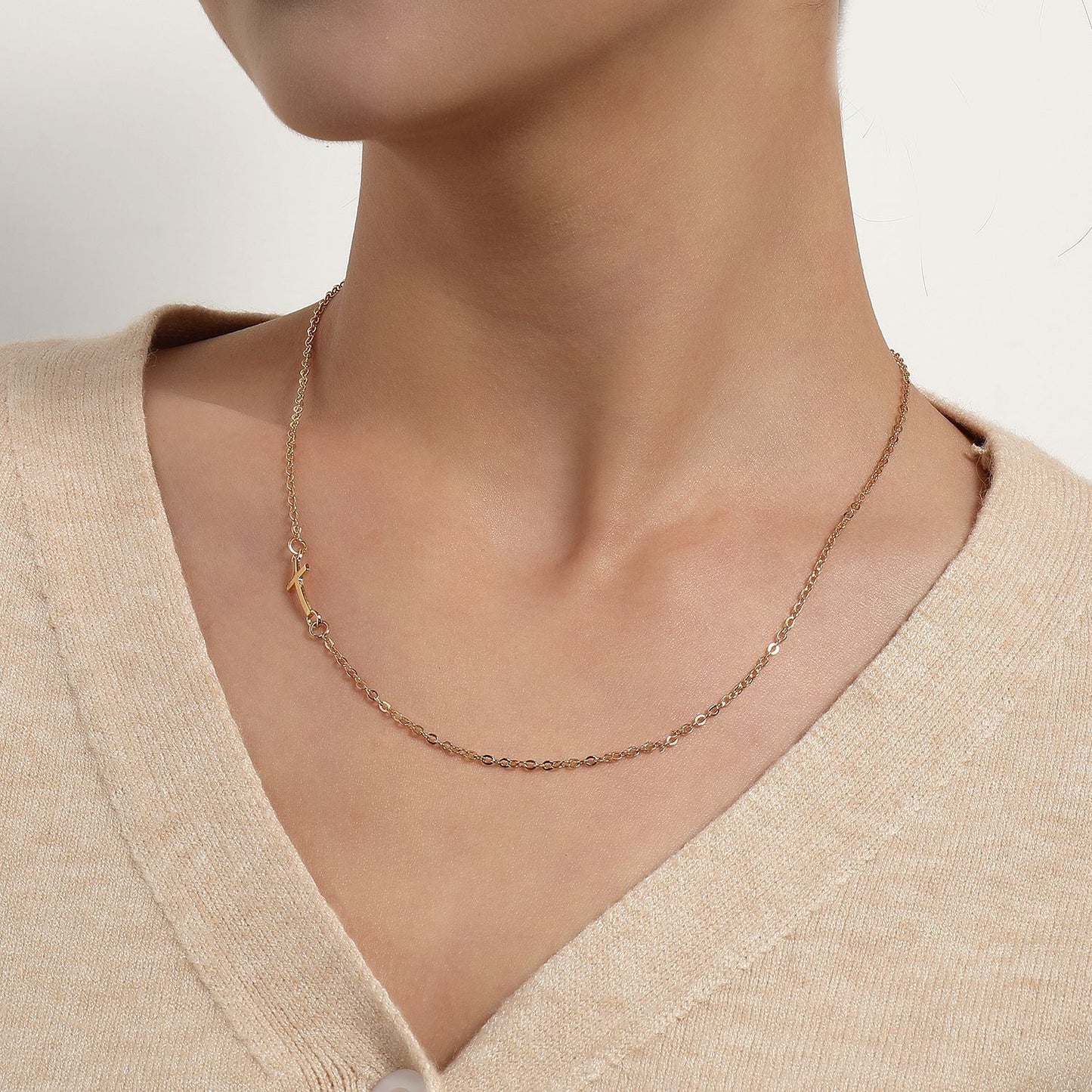 Minimalist Cross Pendant Necklace for Women Alloy Short Necklace with Plated Finish