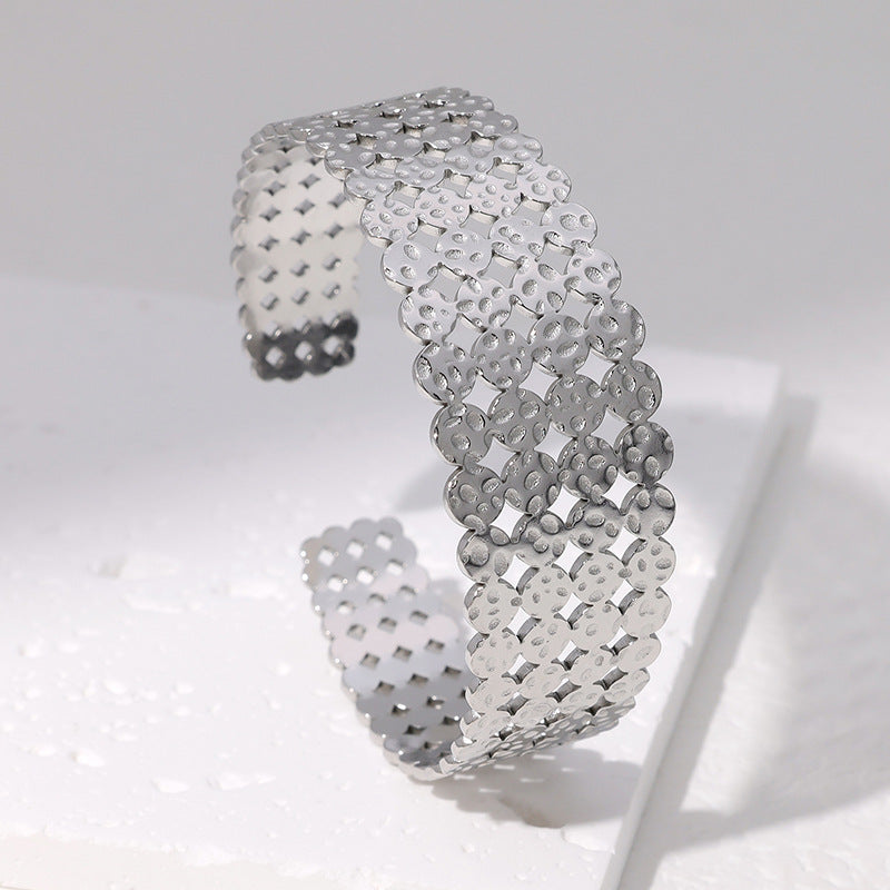 Bracciale rigido aperto geometrico in acciaio inossidabile da donna con finitura placcata e aspetto metallico di lusso