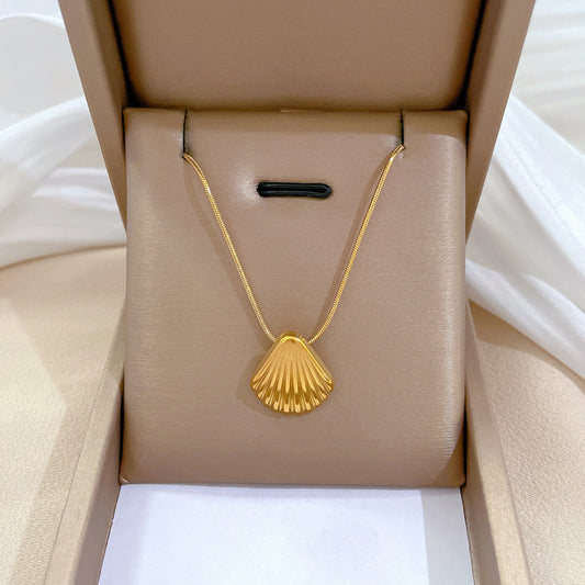 Collar con colgante de concha geométrica minimalista de acero de titanio con chapado en oro para mujeres y hombres