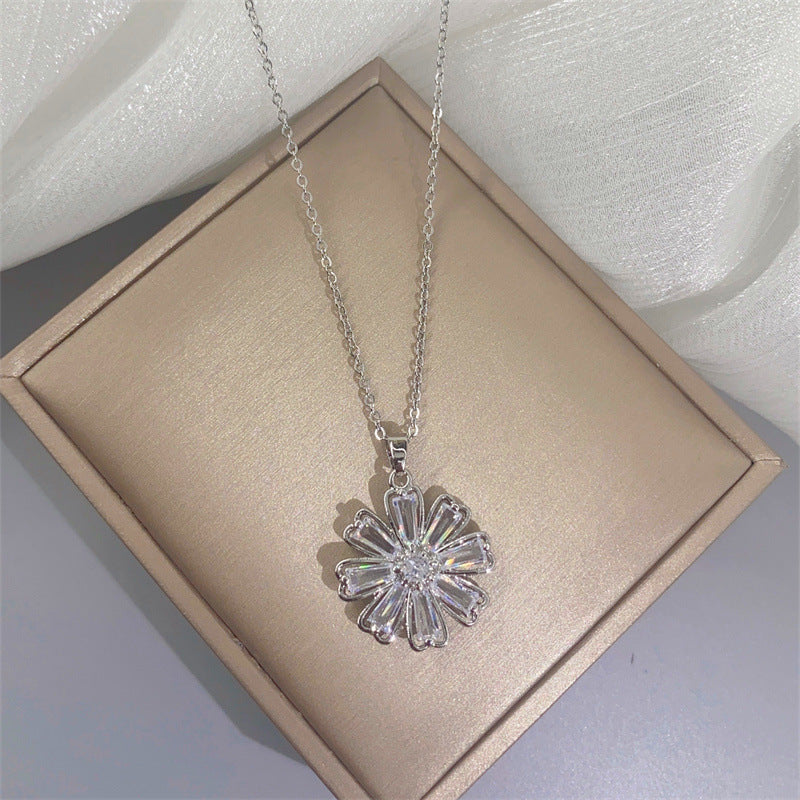 Collar minimalista de acero de titanio floral geométrico de doble capa con flor de cinco pétalos de colores, circonita micropavé y colgante chapado en oro en cadena O