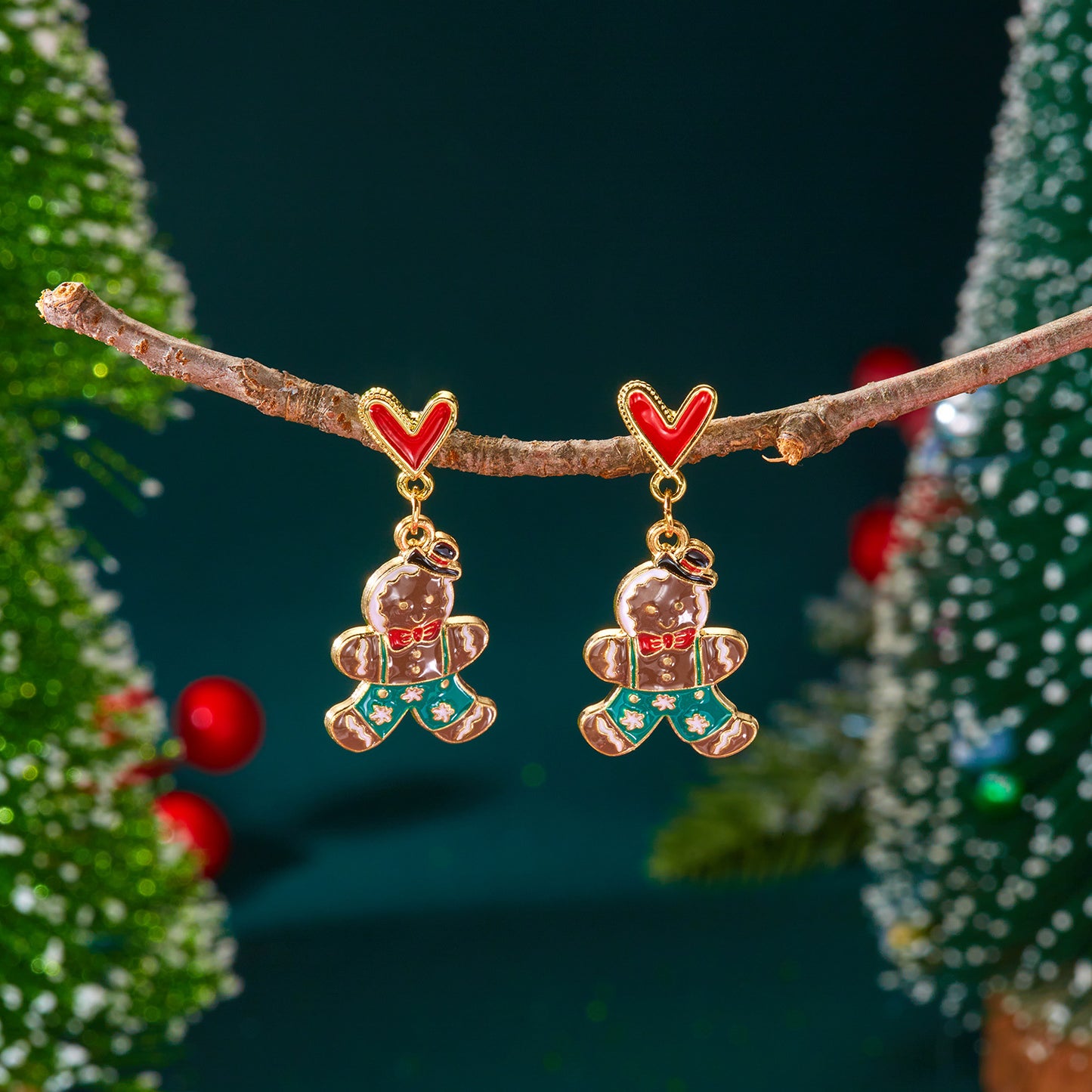 Aretes de tuerca esmaltados de aleación de hombre de jengibre con campana de Papá Noel de dibujos animados para mujer con postes de acero inoxidable