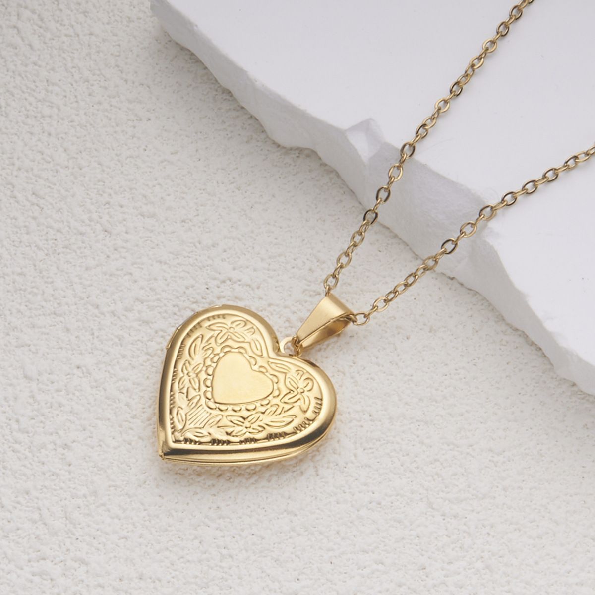 Charm Heart-Shaped Opening Photo Locket Pendant Necklace for Women in Stainless Steel with Plated Finish